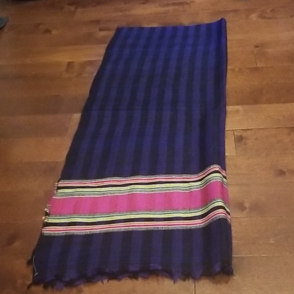 Beautiful wool scarves. - Picture 2 of 5